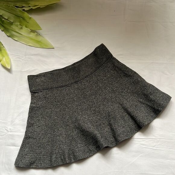 𝅺⭐️ARITZIA Talula Vanderbilt Skirt⭐️ - Picture 2 of 8